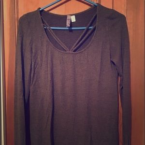 Scoop neck light sweater with cool detailing